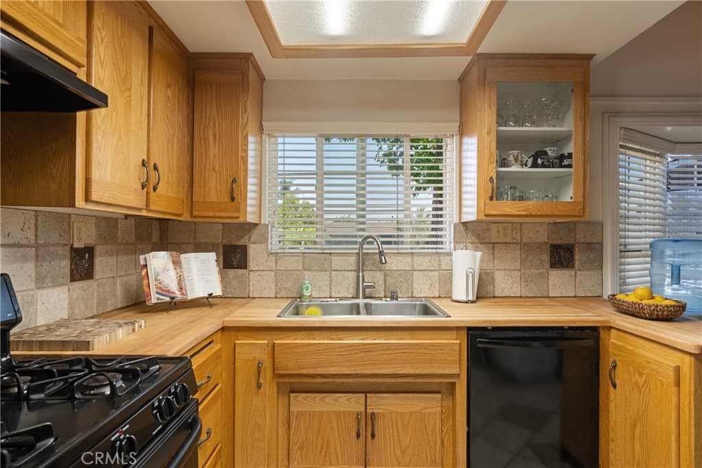 Home at 416 S Lowell Street, Covina — photo 5 of 12