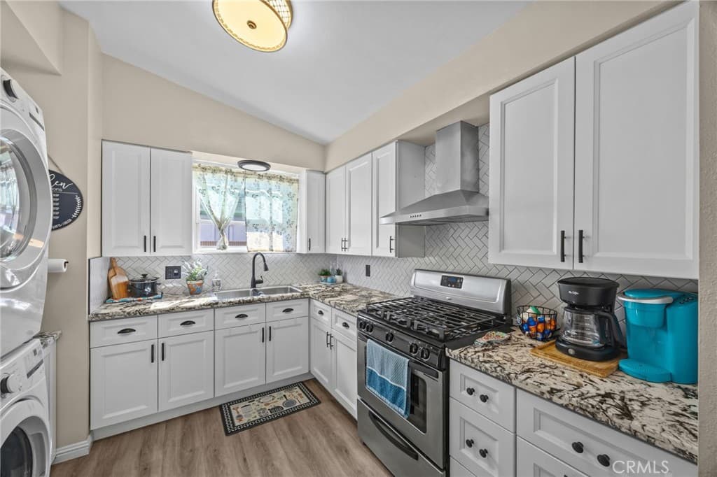 Home at 681 Van Wig, La Puente — photo 11 of 12