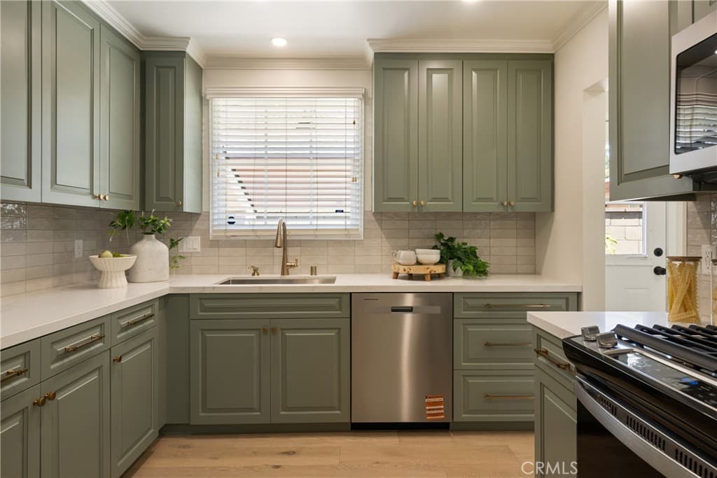 Home at 160 N Barranca, Glendora — photo 6 of 12