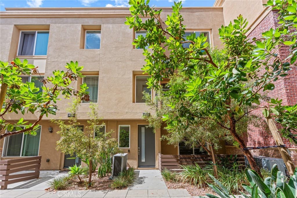 Townhouse at 422 W Route 66 47, Glendora — photo 1 of 12
