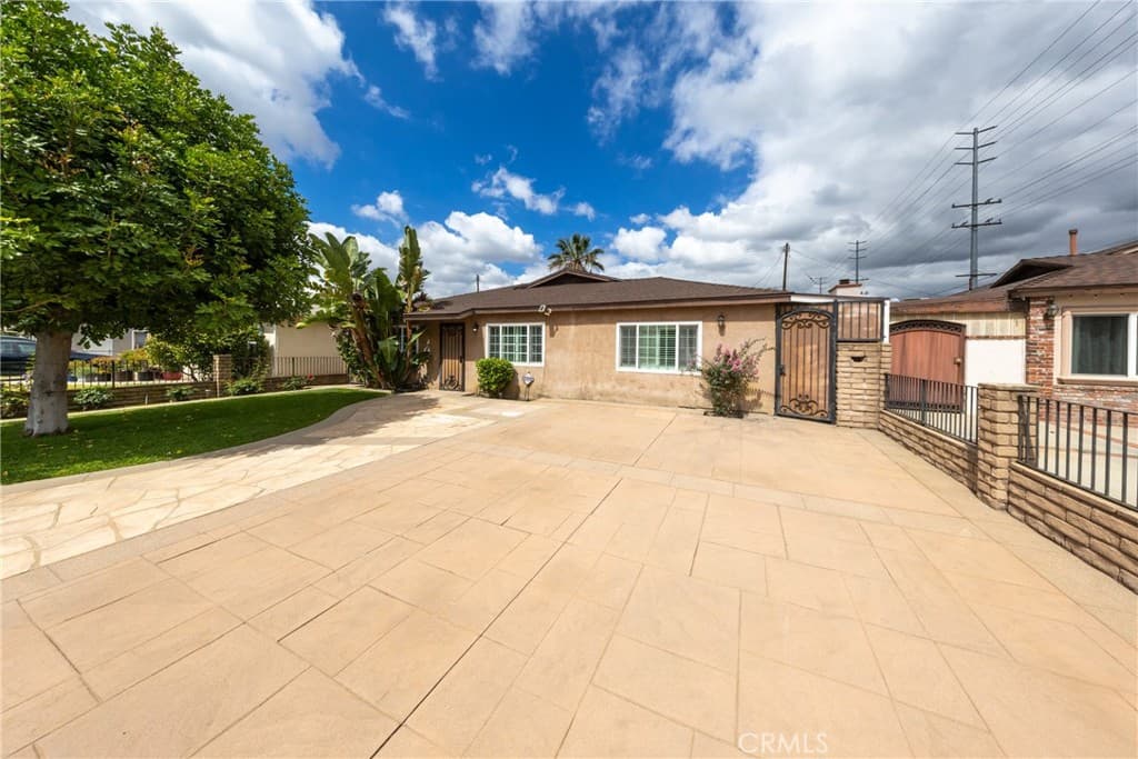 Home at 5563 N Fleetwell, Azusa — photo 4 of 12