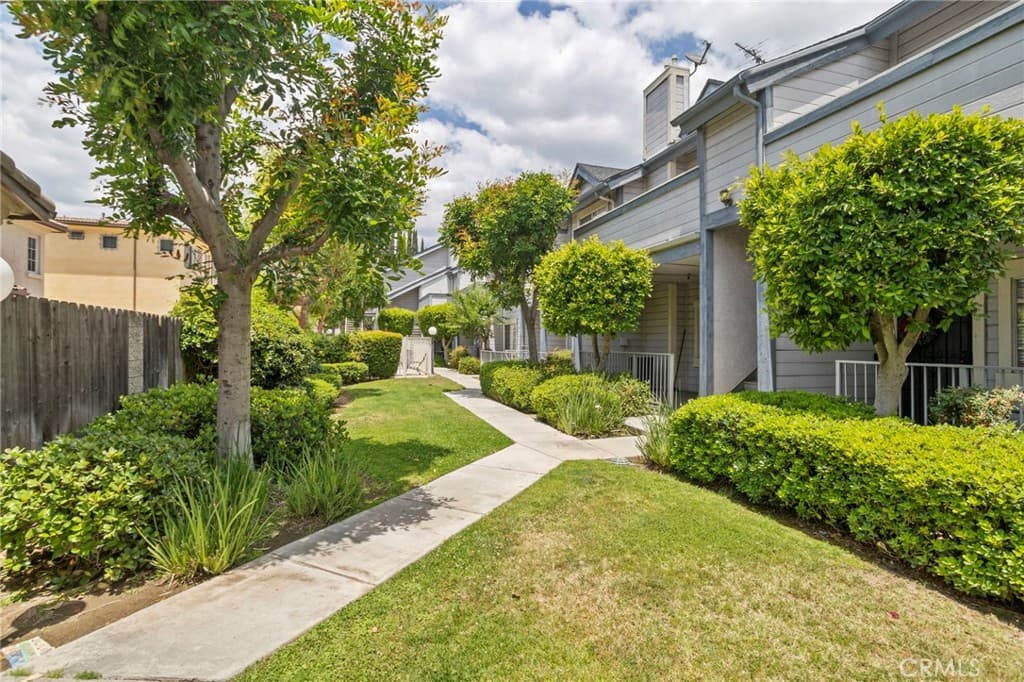 Condo at 343 W Central J, Monrovia — photo 5 of 12