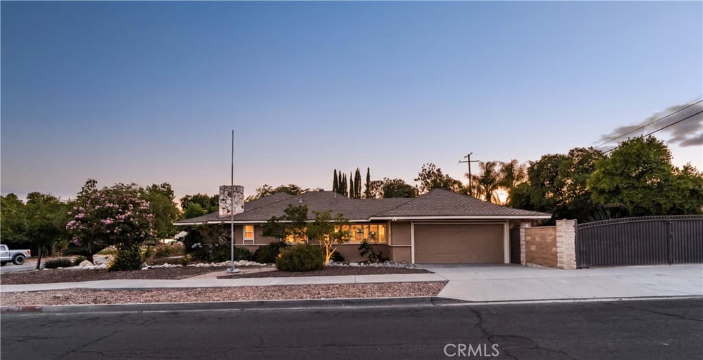 Home at 909 Reed Drive, Claremont — photo 4 of 12
