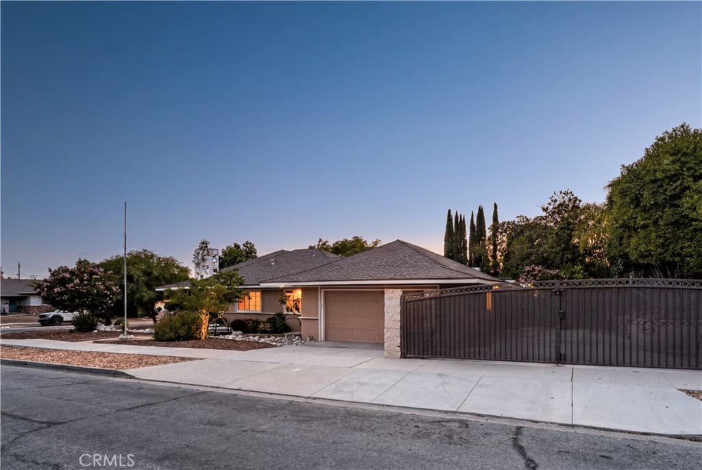 Home at 909 Reed Drive, Claremont — photo 5 of 12