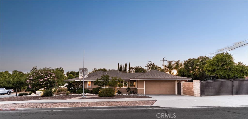 Home at 909 Reed Drive, Claremont — photo 9 of 12