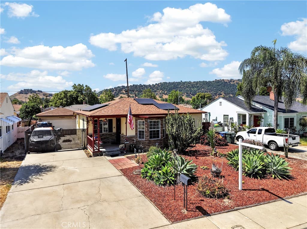 Home at 1642 Vejar, Pomona — photo 3 of 12