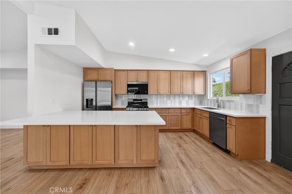 Home at 416 Mayland, La Puente — photo 11 of 12