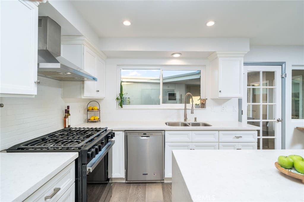 Home at 2129 N San Marcos Place, Claremont — photo 10 of 12