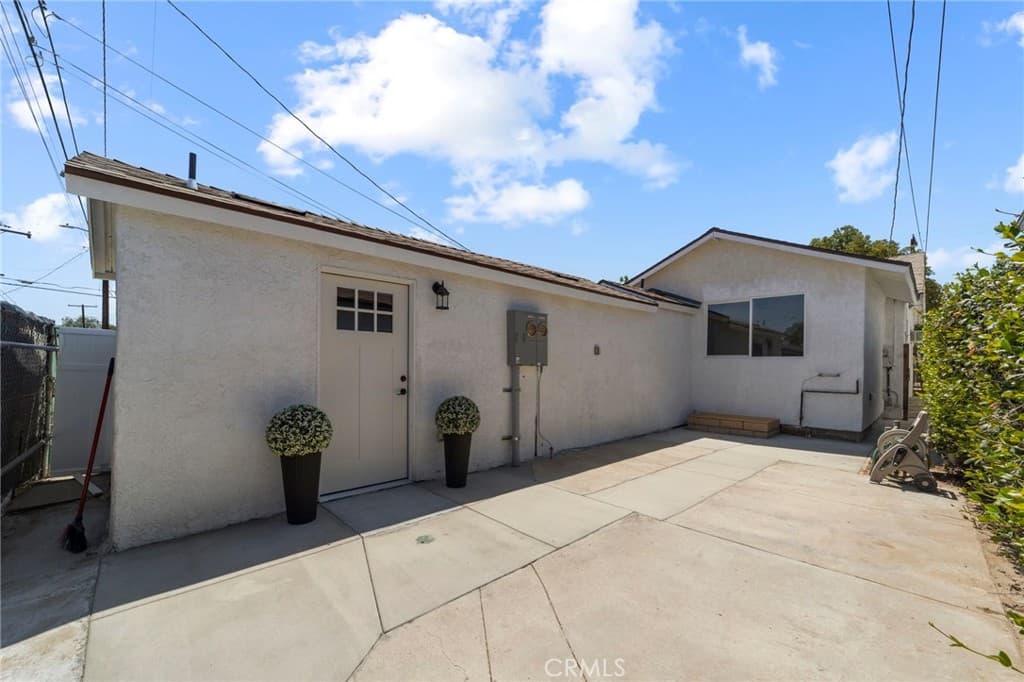Home at 308 N Pasadena Avenue, Azusa — photo 3 of 12