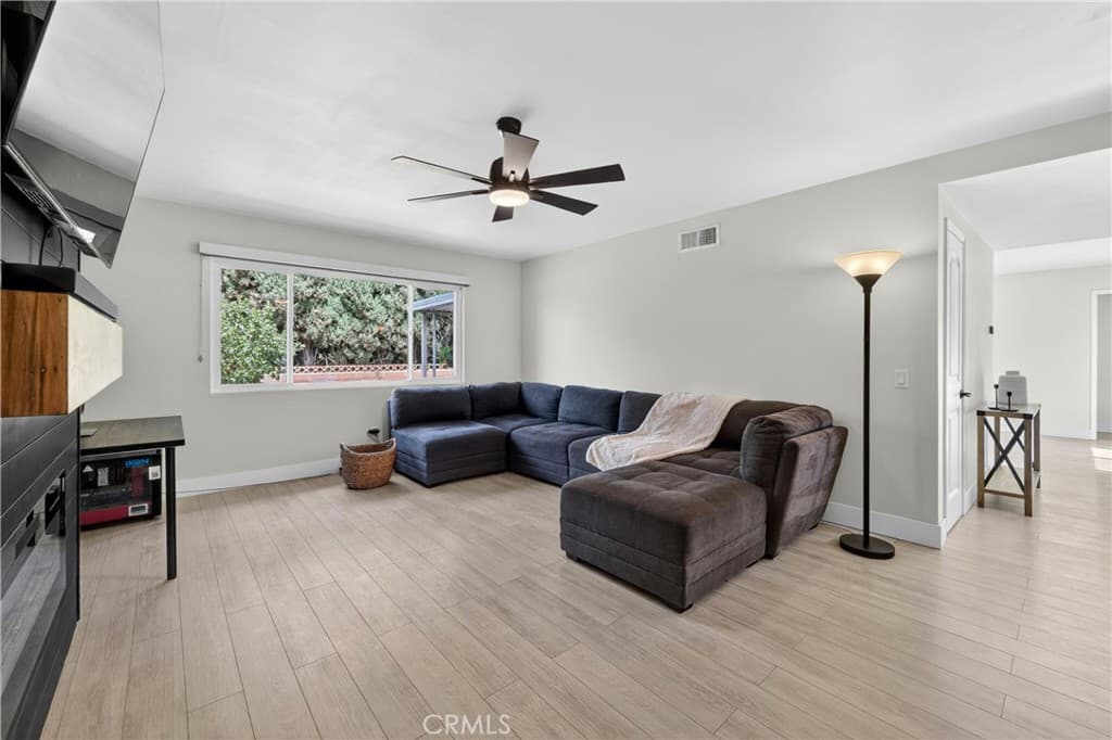 Home at 587 Sycamore Avenue, Claremont — photo 11 of 12