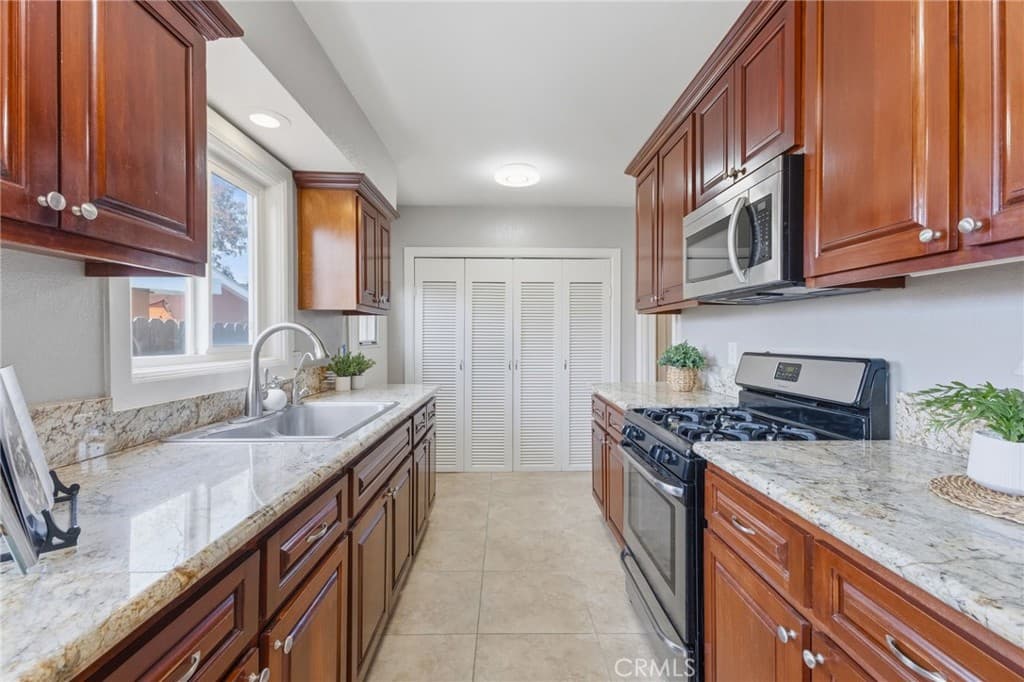 Home at 224 S Mills, Claremont — photo 10 of 12