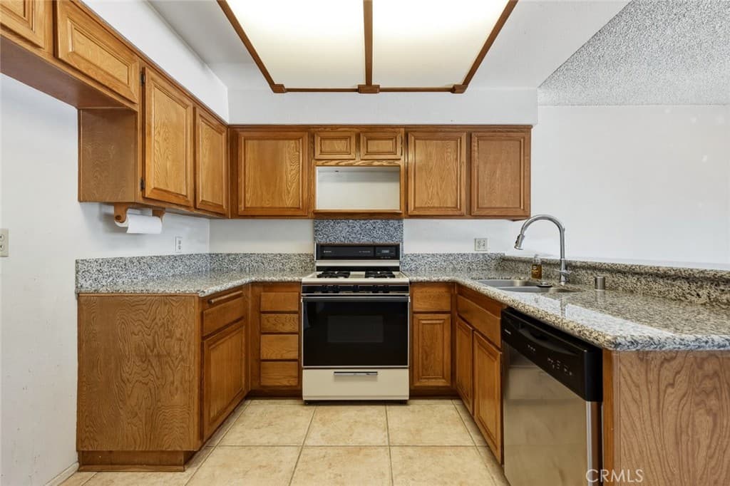 Home at 712 Briarwood, San Dimas — photo 5 of 12