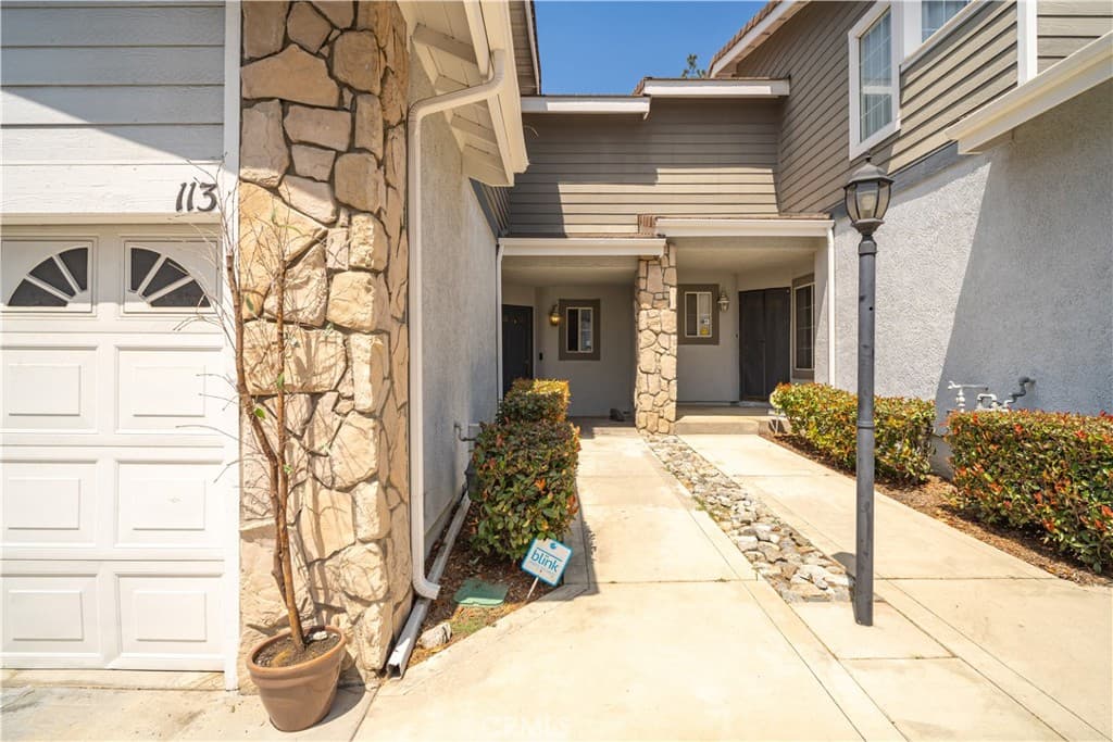 Condo at 113 Autumn Oaks Lane, Glendora — photo 4 of 12