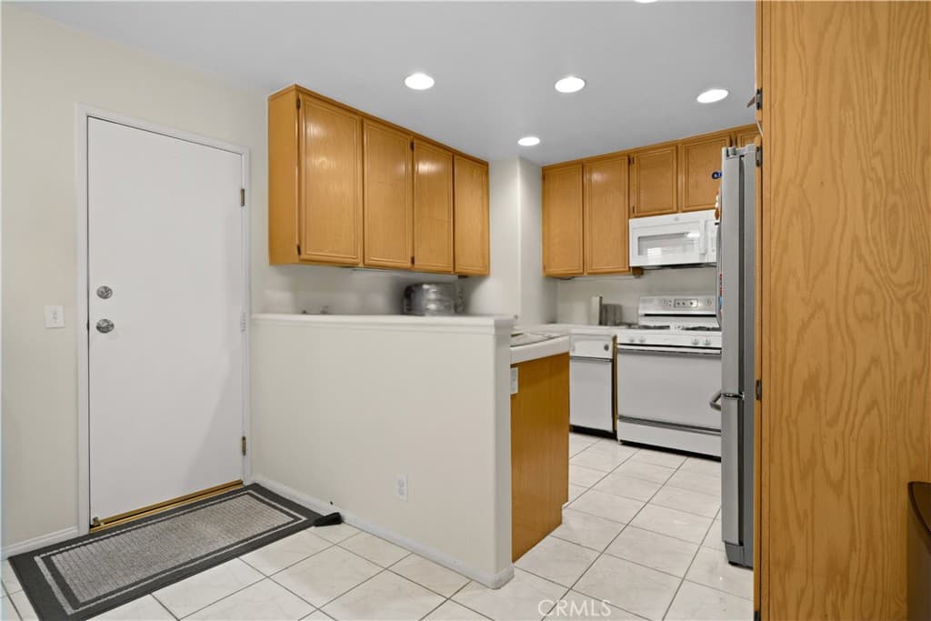 Condo at 113 Autumn Oaks Lane, Glendora — photo 9 of 12