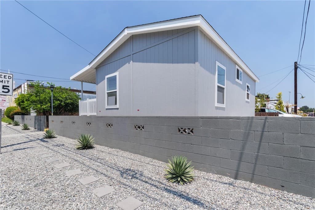 Home at 2548 Peck Road 27, Monrovia — photo 2 of 12