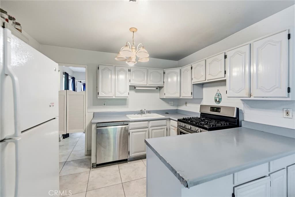 Condo at 836 E Ponderosa, Azusa — photo 11 of 12
