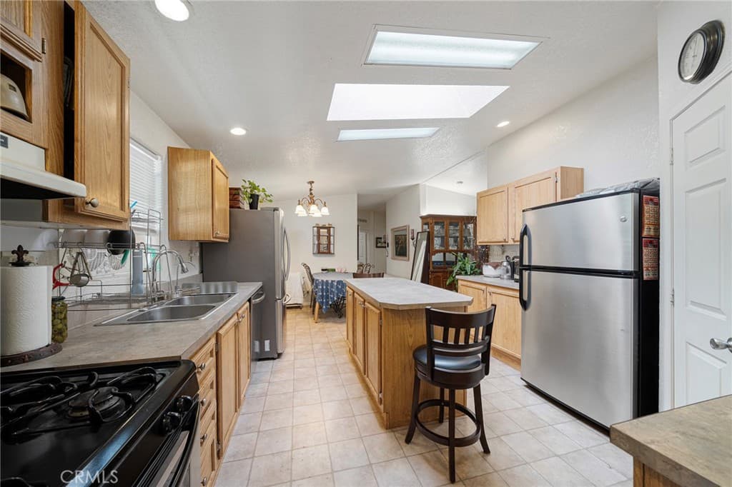 Home at 1401 W 9th 103, Pomona — photo 10 of 12