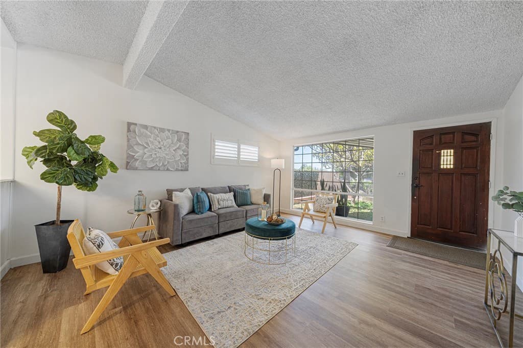Home at 542 N Louise Avenue, Azusa — photo 5 of 12