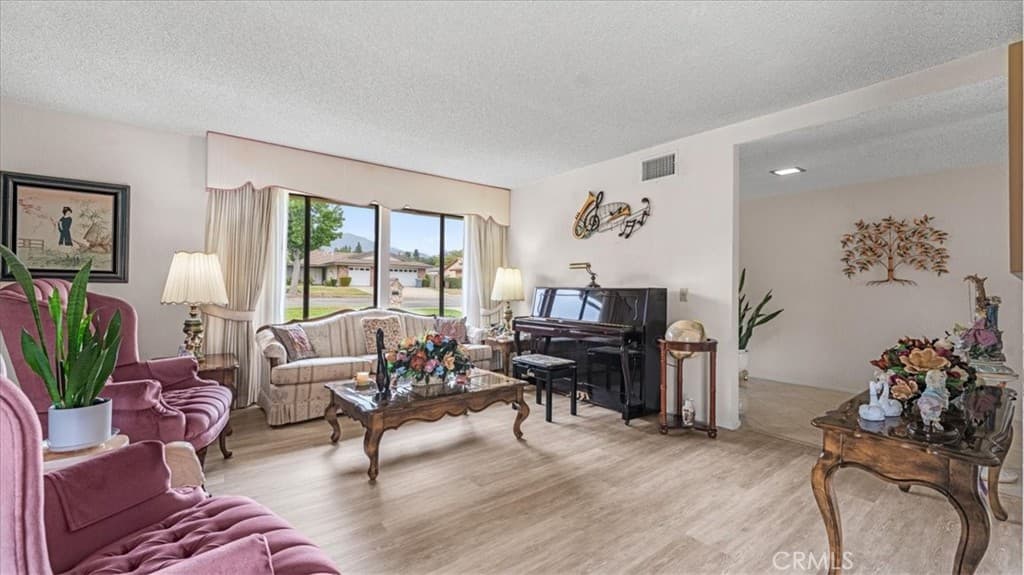 Home at 532 Chouinard Circle, Claremont — photo 4 of 12