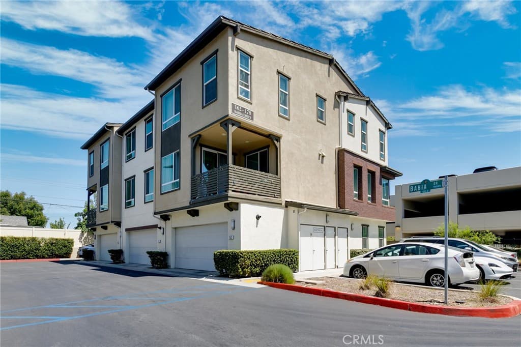 Townhouse at 172 Bahia, Covina — photo 5 of 12