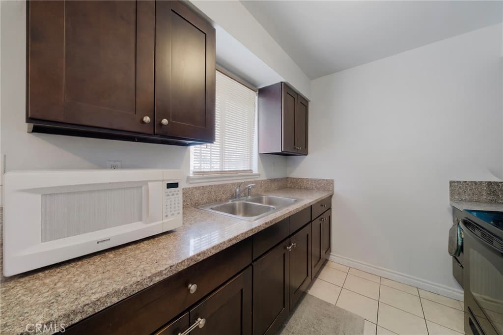 Condo at 2025 Las Vegas Avenue 3, Pomona — photo 11 of 12