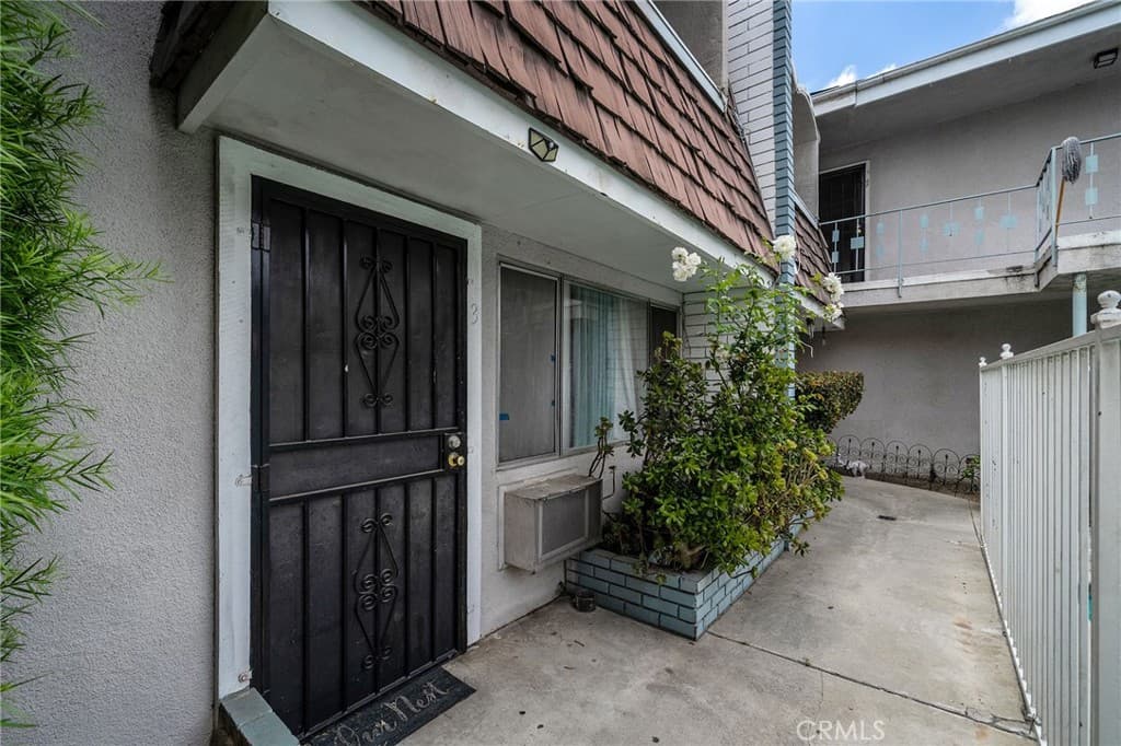 Condo at 2025 Las Vegas Avenue 3, Pomona — photo 3 of 12