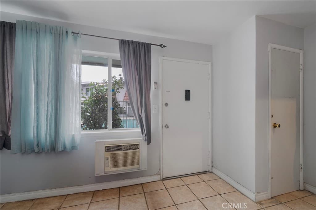 Condo at 2025 Las Vegas Avenue 3, Pomona — photo 4 of 12