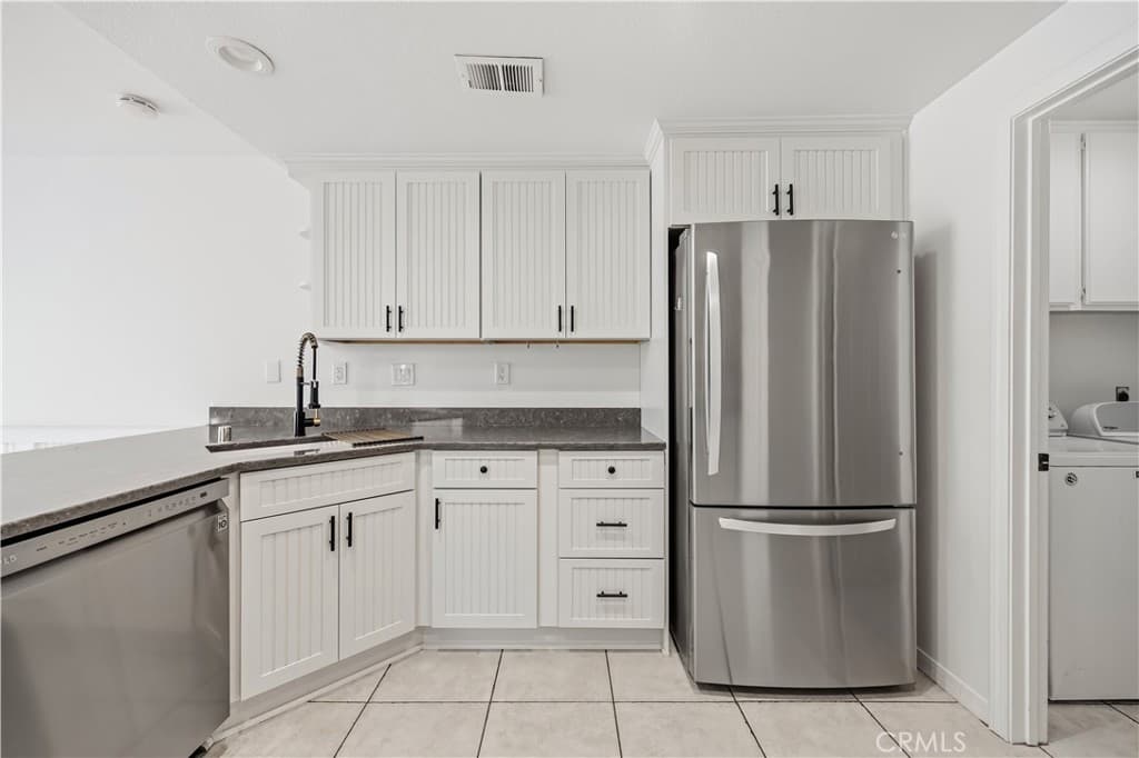 Townhouse at 998 Lotus Circle, San Dimas — photo 5 of 12