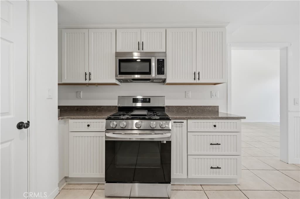 Townhouse at 998 Lotus Circle, San Dimas — photo 6 of 12