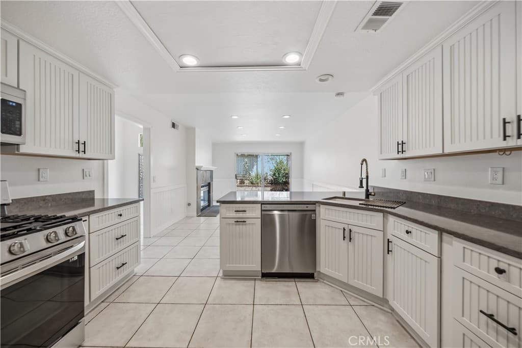 Townhouse at 998 Lotus Circle, San Dimas — photo 8 of 12