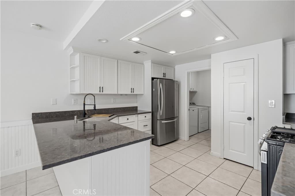 Townhouse at 998 Lotus Circle, San Dimas — photo 10 of 12