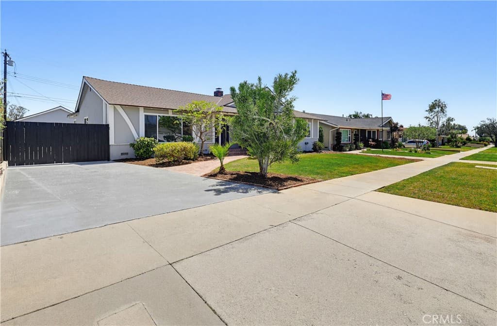 Home at 1532 E Old Badillo, Covina — photo 3 of 12