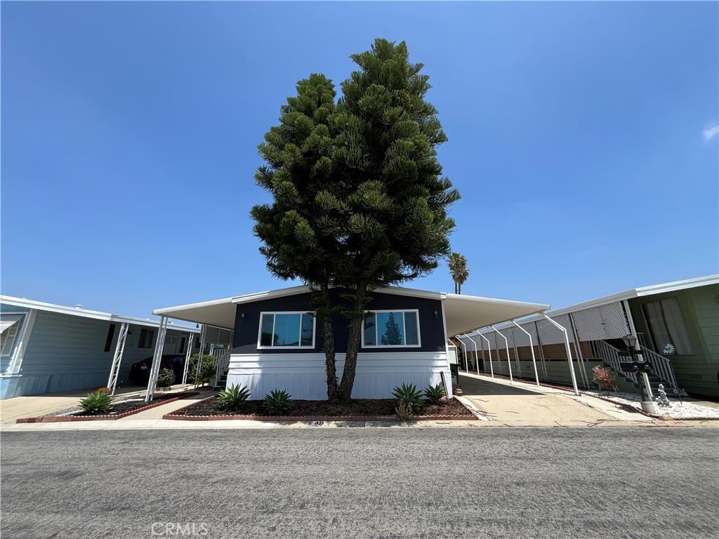 Home at 3945 Bradford 49, La Verne — photo 3 of 12