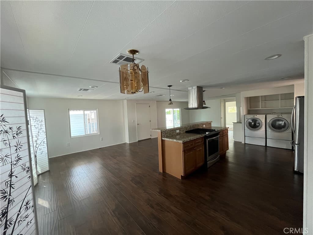 Home at 3945 Bradford 49, La Verne — photo 4 of 12