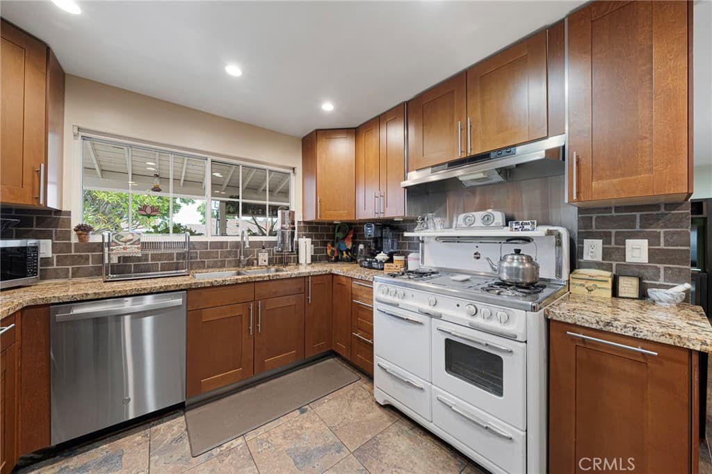 Home at 1860 Fernridge, San Dimas — photo 9 of 12