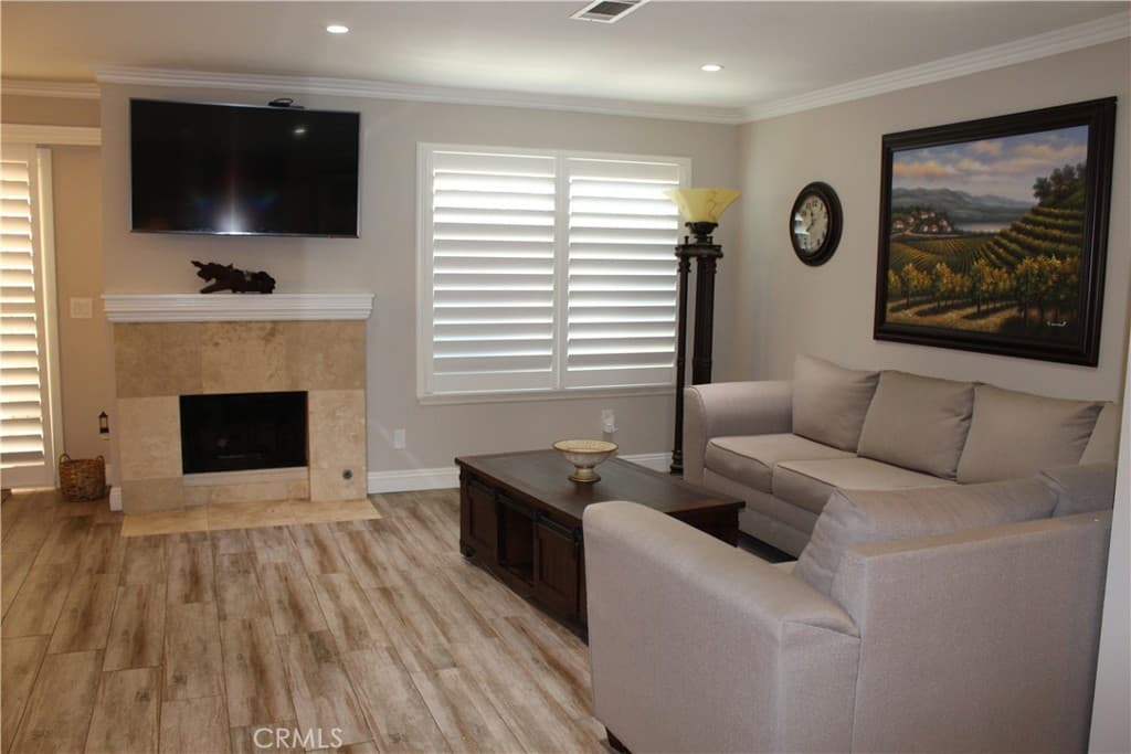 Townhouse at 457 Shadyglen, San Dimas — photo 4 of 12