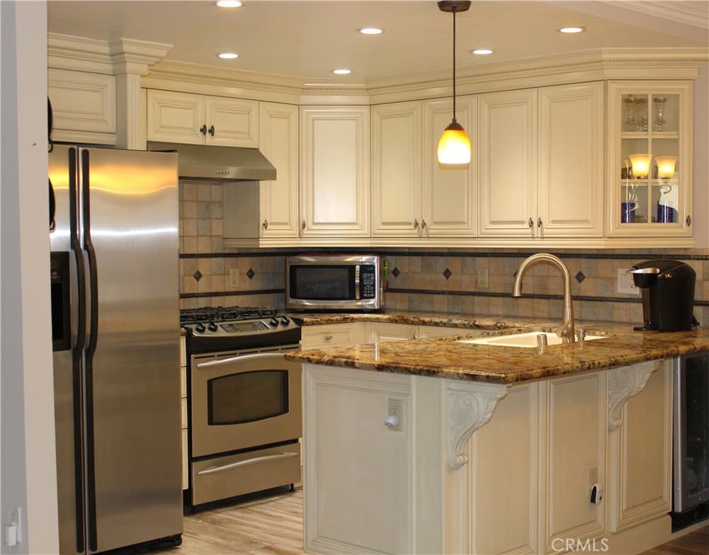 Townhouse at 457 Shadyglen, San Dimas — photo 7 of 12