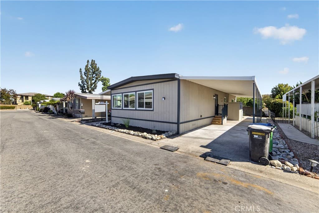 Home at 3945 Bradford 16, La Verne — photo 4 of 12
