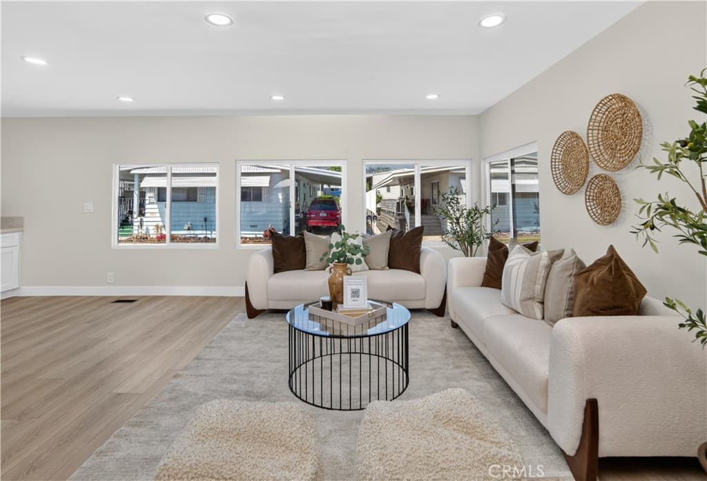 Home at 3945 Bradford 16, La Verne — photo 9 of 12