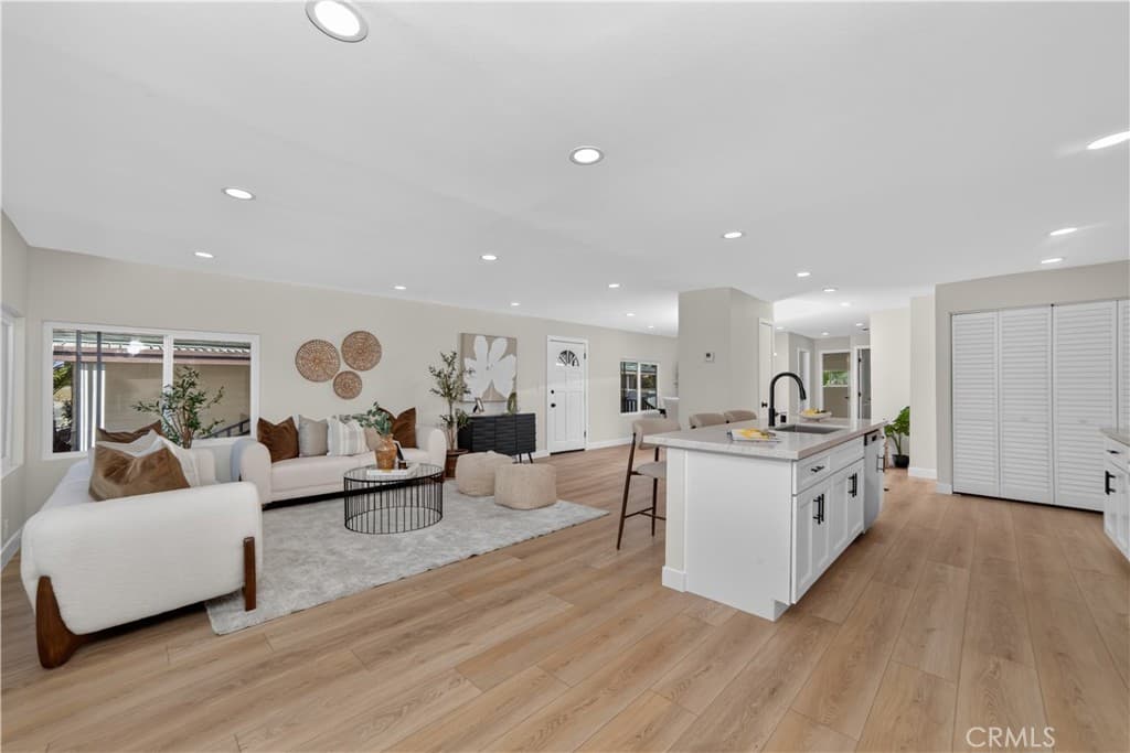 Home at 3945 Bradford 16, La Verne — photo 10 of 12