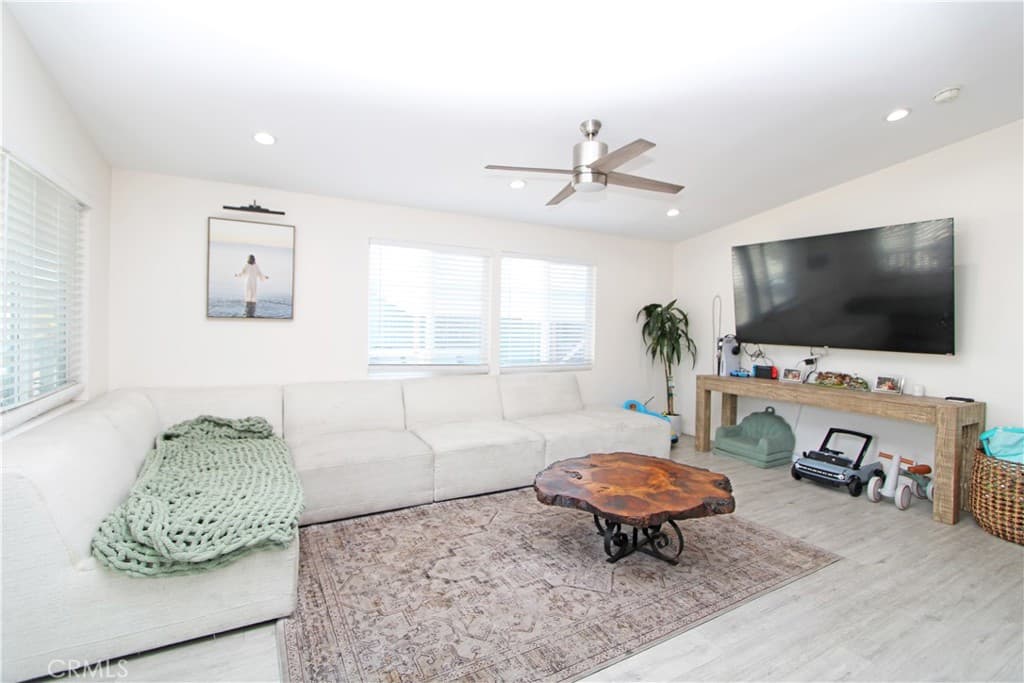 Home at 1461 W Mission Boulevard 106, Pomona — photo 2 of 12