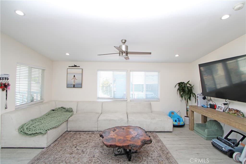 Home at 1461 W Mission Boulevard 106, Pomona — photo 3 of 12