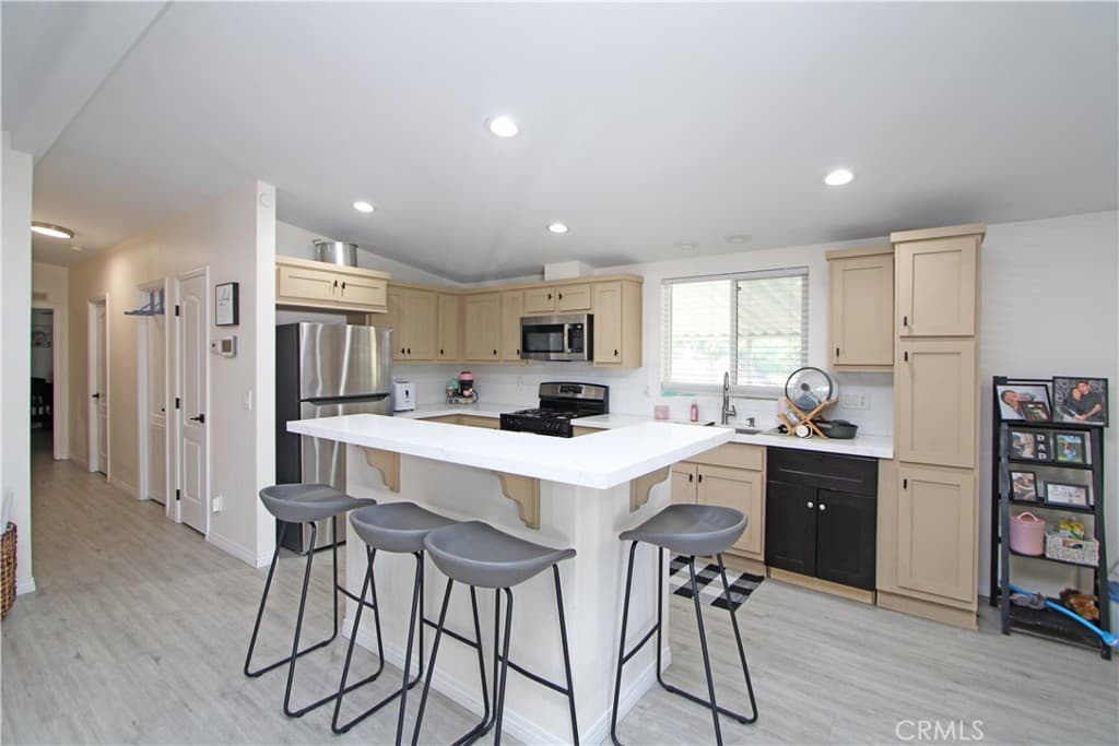 Home at 1461 W Mission Boulevard 106, Pomona — photo 5 of 12