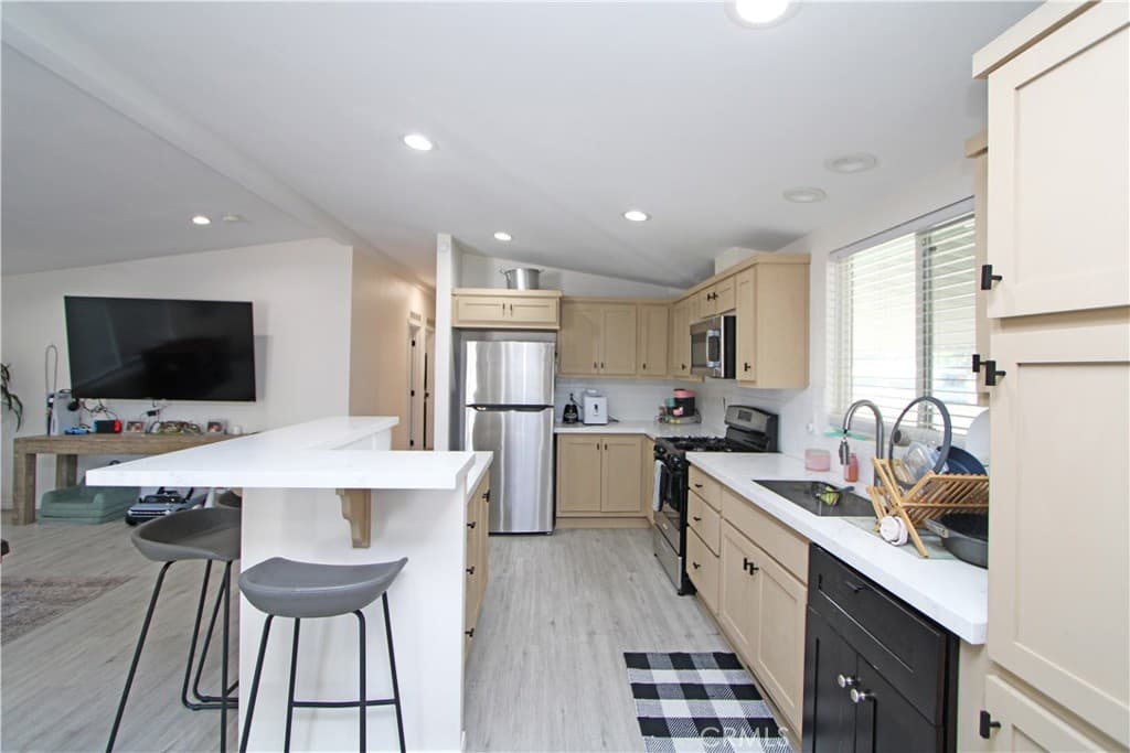Home at 1461 W Mission Boulevard 106, Pomona — photo 6 of 12