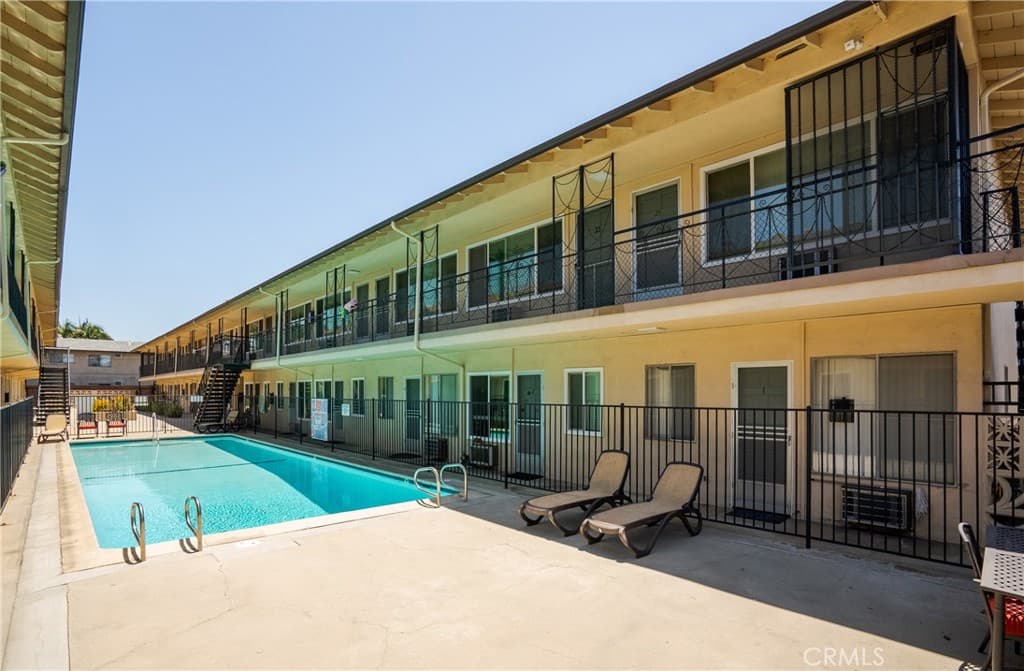 Home at 618 W Route 66, Glendora — photo 4 of 12