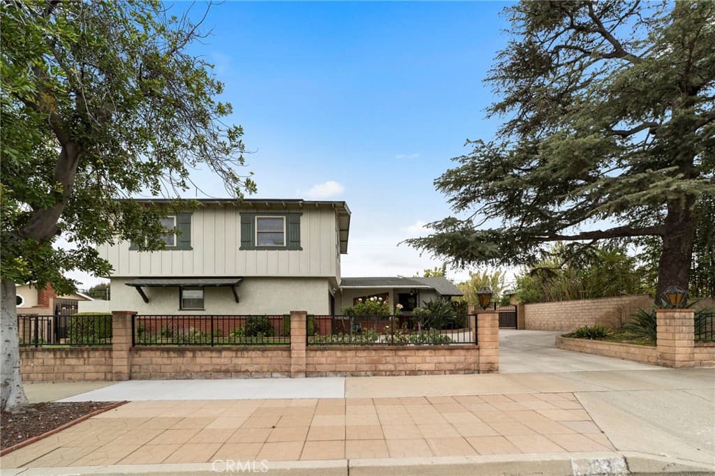 Home at 333 W Newburgh Street, Glendora — photo 4 of 12