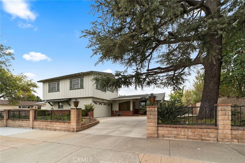 Home at 333 W Newburgh Street, Glendora — photo 6 of 12