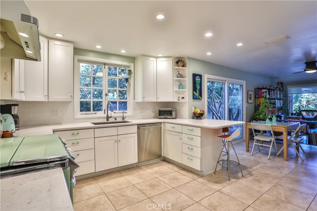 Home at 666 W 9th Street, Claremont — photo 11 of 12