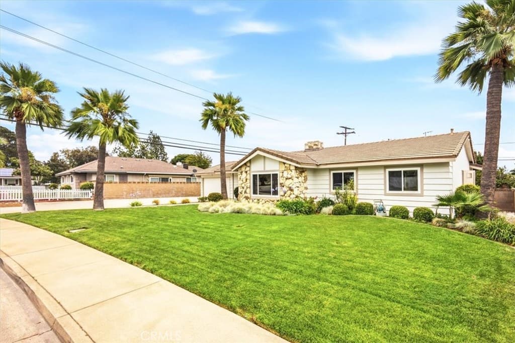 Home at 818 Hood, Claremont — photo 3 of 12