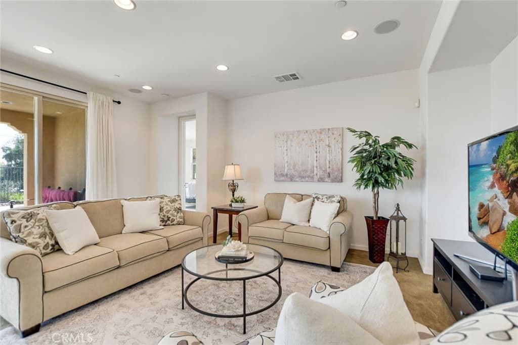 Home at 864 E Manresa Drive, Azusa — photo 10 of 12